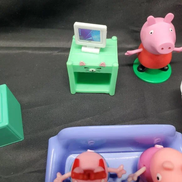 Peppa Pig Family and Friends with Furniture-Lot of 26 pieces - Picture 6 of 8
